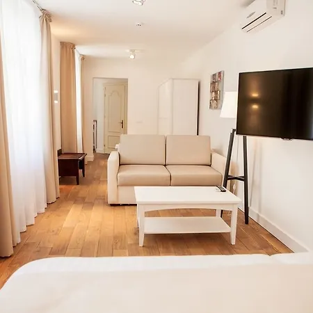 Rudolfo 4* Lviv